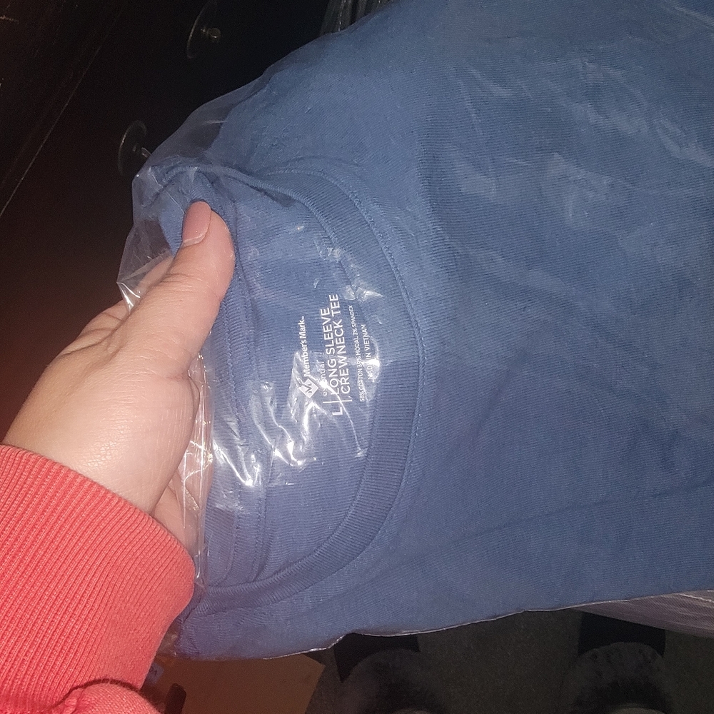 Bundle of 2 long sleeve crew neck shirts